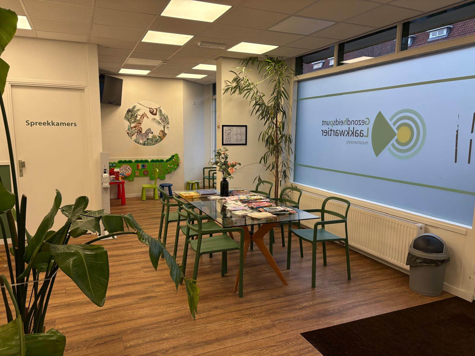 Wachtkamer huisarts Laakkwartier